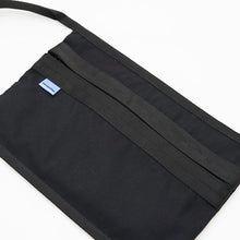 画像をギャラリービューアに読み込む, H/M Necessity Handle Pouch