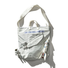 画像をギャラリービューアに読み込む, Snow Jacket Converted To Helmet Bag